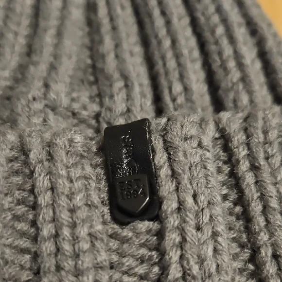 RUDSAK Charcoal Ribbed Beanie - Picture 3 of 6
